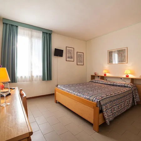 Bolgheri مارينا دي كاستانييتو كاردوتشي